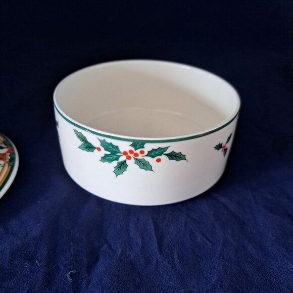 Mikasa Christmas Magic Porcelain Trinket Box With Seasonal Lid Art - Picture 6 of 11